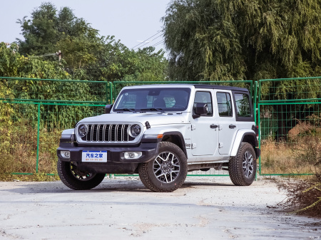 Jeep Wrangler Sahara 2.0T 4D