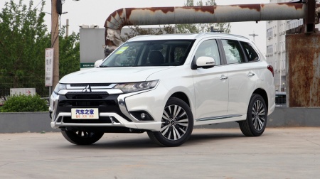 Mitsubishi Outlander Premium 2.4L AWD 7 Seat