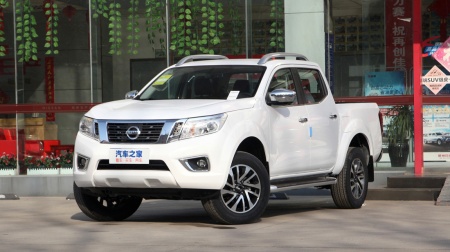 Nissan Navara Premium 2.5L AT 4WD QR25