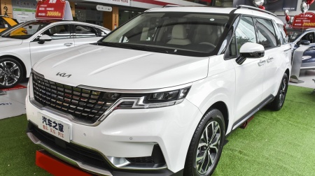 Kia Carnival Deluxe Exclusive 2.0T