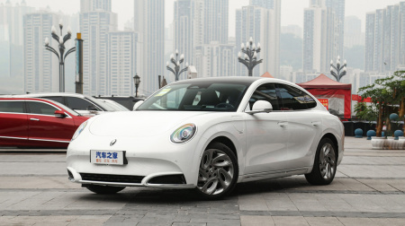 Ora Lightning Cat Premium 555km