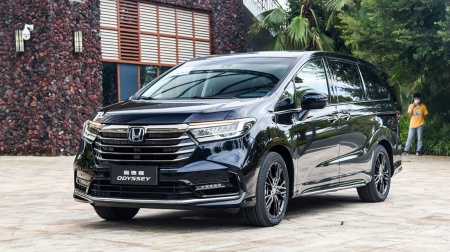 Honda Odyssey Sport Hybrid Bright Fortune 2.0L e:HEV