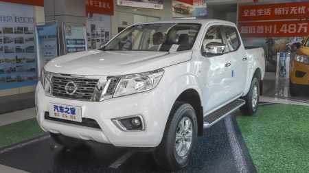 Nissan Navara Exclusive 2.5L MT 4WD QR25