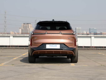 Lynk & Co 08 EM-P 2025 Halo 220km/h AWD Performance