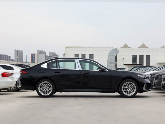 BMW 5 Series 2026 Restyled 525Li Luxury