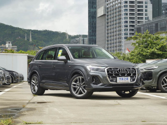 Audi Q7 2025 45 TFSI Quattro S line Sport