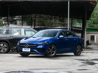 Mercedes-Benz A-Class 2025 200 L Fashion Edition