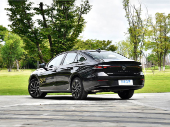VW Sagitar 2026 L 300TSI DSG Luxury