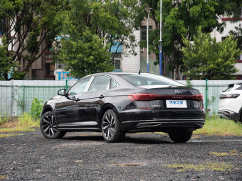 VW Passat 2026 Outstanding Model 380TSI Dragon Edition