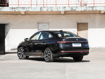 VW Passat 2026 Pro 380TSI Dragon Edition