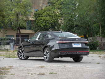 VW Passat 2025 Pro 300TSI Starry Sky Dragon Edition