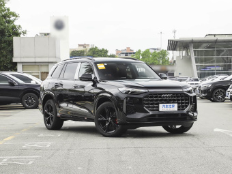 Audi Q6 2026 45 TFSI Quattro Black Knight Edition Flying Rider Package 6-seater