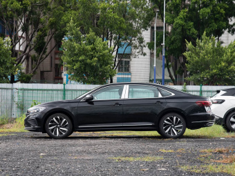 VW Passat 2026 Outstanding Model 380TSI Dragon Edition