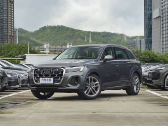 Audi Q7 2025 45 TFSI Quattro S line Sport