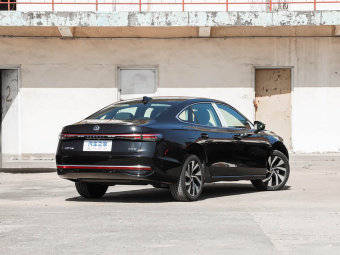 VW Passat 2026 Pro 380TSI Dragon Edition