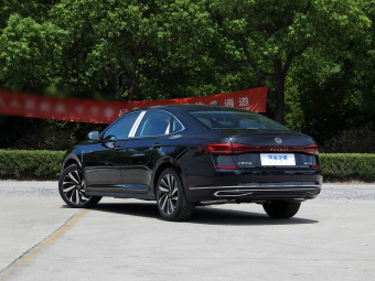 VW Passat 2025 Outstanding Model 380TSI Dragon Edition