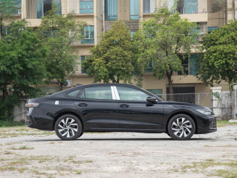 VW Passat 2025 Pro 300TSI Starry Sky Dragon Edition