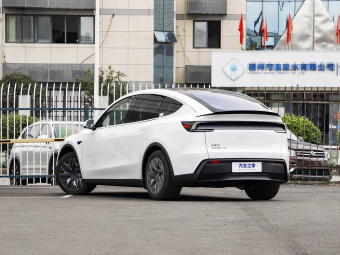 Tesla Model Y L 2025 Long Range All-Wheel Drive