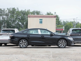 VW Passat 2026 Pro 380TSI Starry Dragon Edition