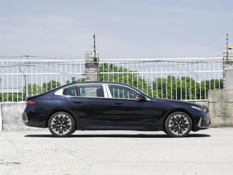 BMW 5 Series 2026 Restyled 530Li Premium Luxury
