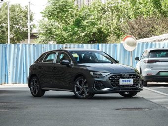 Audi A3 Sportback 2026 35TFSI Flying Spur Premium Edition