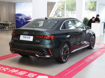 Audi A3L Limousine 2025 35TFSI Flying Spur Premium Edition + Luxury Package