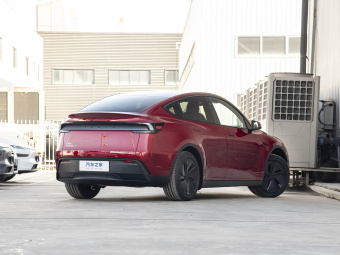 Tesla Model Y 2026 Facelifted long-range rear-wheel drive version
