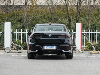 BMW 7 Series 2026 Restyled 740Li Leading M Sport