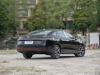 VW Passat 2025 Pro 300TSI Starry Sky Dragon Edition