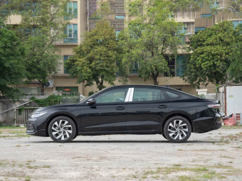 VW Passat 2025 Pro 300TSI Starry Sky Dragon Edition