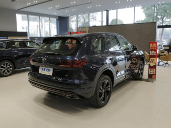 VW Touareg 2023 3.0TSI Premium Edition Obsidian Black Sport Package