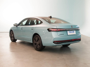 VW Passat 2025 Pro 380TSI Starry Dragon Edition