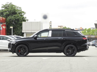 Audi Q6 2026 45 TFSI Quattro Black Knight Edition Flying Rider Package 6-seater