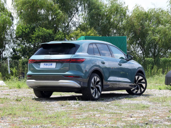 Audi Q5 e-tron 2023 50 Quattro Glory Edition Fashion Set