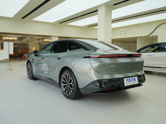 Zeekr 007 2025 RWD Intelligent Driving Edition 75kWh
