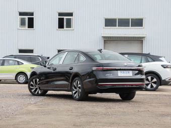 VW Passat 2026 Pro 380TSI Dragon Edition