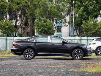 VW Passat 2026 Outstanding Model 380TSI Dragon Edition