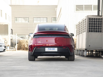 Tesla Model Y 2026 Facelifted long-range rear-wheel drive version