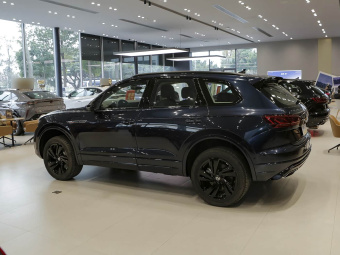 VW Touareg 2023 3.0TSI Premium Edition Obsidian Black Sport Package