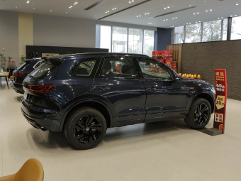 VW Touareg 2023 3.0TSI Premium Edition Obsidian Black Sport Package