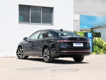 VW Passat 2025 Pro 380TSI Dragon Edition