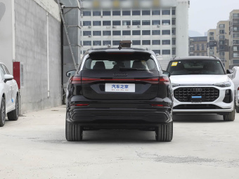 Audi Q5 e-tron 2023 40 Starlight Mech Suit