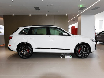 Audi Q7 2025 55 TFSI Quattro S line Black Knight Edition
