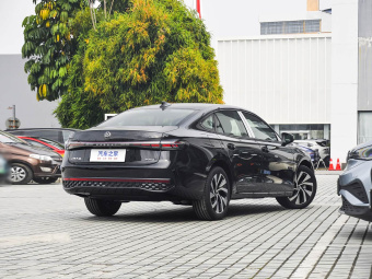 VW Passat 2026 Pro 300TSI Starry Sky Dragon Edition