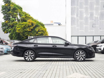 VW Passat 2026 Pro 300TSI Starry Sky Dragon Edition