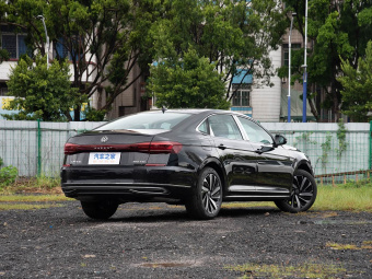 VW Passat 2026 Outstanding Model 380TSI Dragon Edition