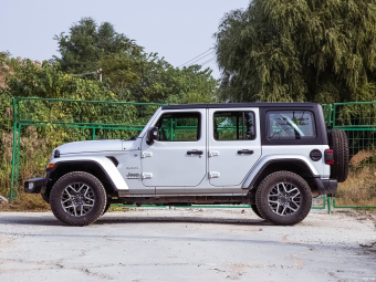 Jeep Wrangler Sahara 2.0T 4D