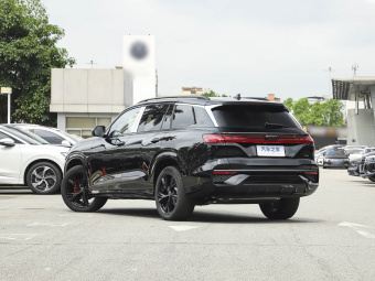 Audi Q6 2026 45 TFSI Quattro Black Knight Edition Flying Rider Package 6-seater