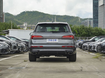 Audi Q7 2025 45 TFSI Quattro S line Sport