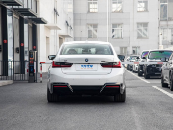 BMW i3e 2026 eDrive 40 L Sport Night Edition